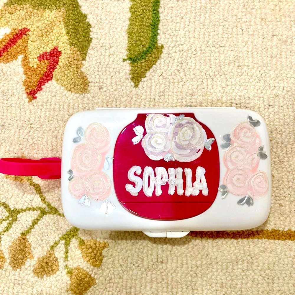 Sophia wet wipe/tissue holder travel case. Brand New.!